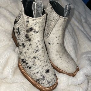 Stiefeld cowhide booties